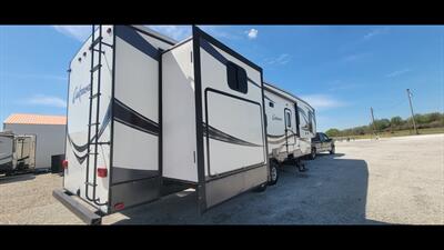 2016 HEARTLAND OAKMONT 375QB   - Photo 8 - Aurora, MO 65605