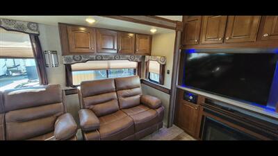 2016 HEARTLAND OAKMONT 375QB   - Photo 21 - Aurora, MO 65605