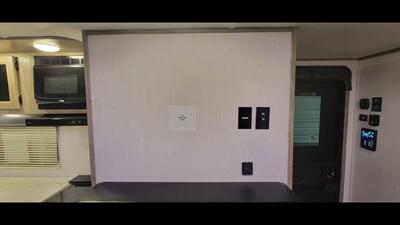 2022 FOREST RIVER CHEROKEE 22 SW-L   - Photo 25 - Aurora, MO 65605