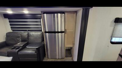 2022 FOREST RIVER CHEROKEE 22 SW-L   - Photo 18 - Aurora, MO 65605
