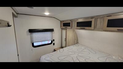 2022 FOREST RIVER CHEROKEE 22 SW-L   - Photo 33 - Aurora, MO 65605