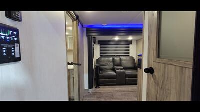 2022 FOREST RIVER CHEROKEE 22 SW-L   - Photo 10 - Aurora, MO 65605