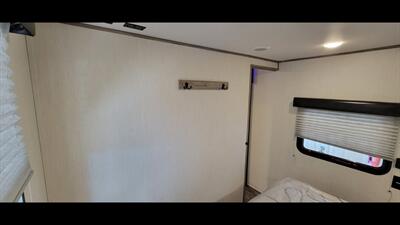 2022 FOREST RIVER CHEROKEE 22 SW-L   - Photo 34 - Aurora, MO 65605