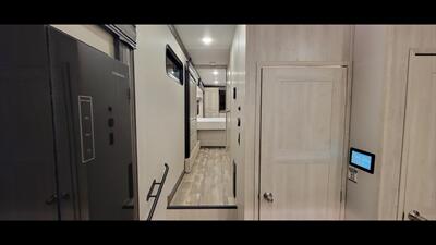 2023 FOREST RIVER CARDINAL 380RLX - Photo 33 - Aurora, MO 65605