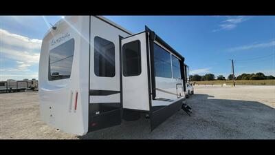 2023 FOREST RIVER CARDINAL 380RLX - Photo 6 - Aurora, MO 65605