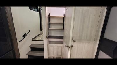 2023 FOREST RIVER CARDINAL 380RLX - Photo 13 - Aurora, MO 65605