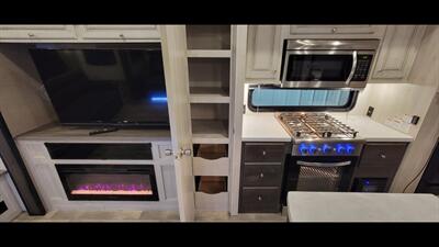 2023 FOREST RIVER CARDINAL 380RLX - Photo 20 - Aurora, MO 65605