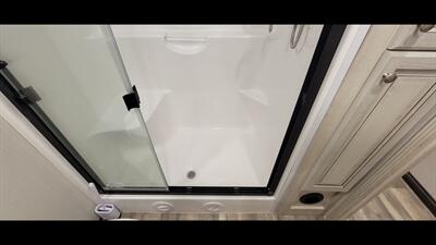 2023 FOREST RIVER CARDINAL 380RLX - Photo 37 - Aurora, MO 65605
