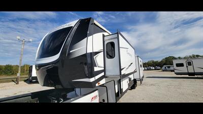 2023 FOREST RIVER CARDINAL 380RLX - Photo 3 - Aurora, MO 65605