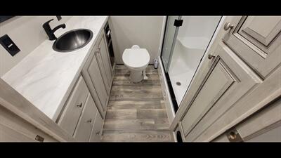 2023 FOREST RIVER CARDINAL 380RLX - Photo 35 - Aurora, MO 65605
