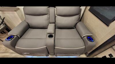 2023 FOREST RIVER CARDINAL 380RLX - Photo 27 - Aurora, MO 65605