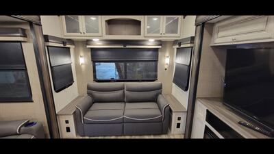 2023 FOREST RIVER CARDINAL 380RLX - Photo 23 - Aurora, MO 65605