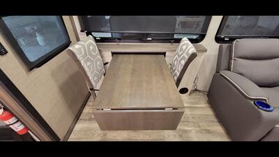 2023 FOREST RIVER CARDINAL 380RLX - Photo 29 - Aurora, MO 65605