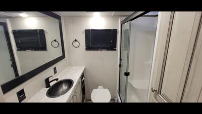 2023 FOREST RIVER CARDINAL 380RLX - Photo 36 - Aurora, MO 65605