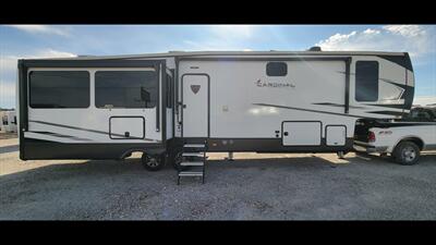 2023 FOREST RIVER CARDINAL 380RLX - Photo 1 - Aurora, MO 65605