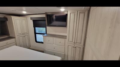 2023 FOREST RIVER CARDINAL 380RLX - Photo 42 - Aurora, MO 65605