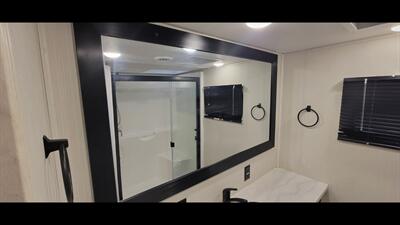 2023 FOREST RIVER CARDINAL 380RLX - Photo 40 - Aurora, MO 65605