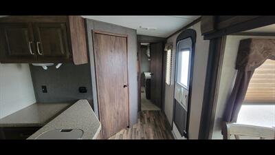 2015 KEYSTONE COUGAR 33 RES   - Photo 16 - Aurora, MO 65605
