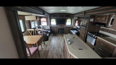 2015 KEYSTONE COUGAR 33 RES   - Photo 14 - Aurora, MO 65605