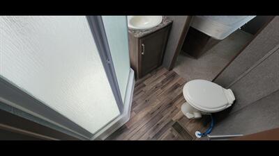 2015 KEYSTONE COUGAR 33 RES   - Photo 32 - Aurora, MO 65605