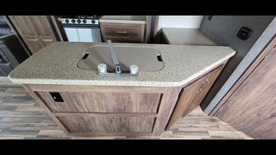 2015 KEYSTONE COUGAR 33 RES   - Photo 21 - Aurora, MO 65605
