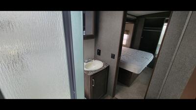2015 KEYSTONE COUGAR 33 RES   - Photo 33 - Aurora, MO 65605