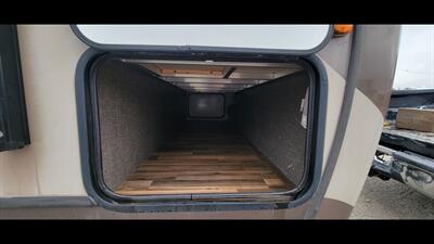 2015 KEYSTONE COUGAR 33 RES   - Photo 12 - Aurora, MO 65605