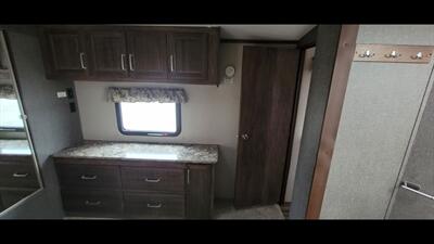 2015 KEYSTONE COUGAR 33 RES   - Photo 44 - Aurora, MO 65605