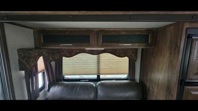 2015 KEYSTONE COUGAR 33 RES   - Photo 24 - Aurora, MO 65605