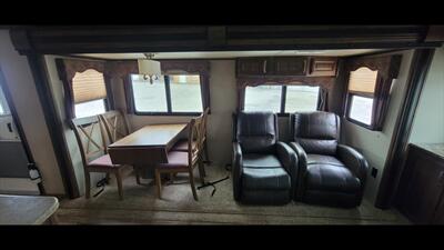 2015 KEYSTONE COUGAR 33 RES   - Photo 27 - Aurora, MO 65605