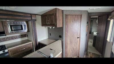2015 KEYSTONE COUGAR 33 RES   - Photo 17 - Aurora, MO 65605
