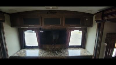 2015 KEYSTONE COUGAR 33 RES   - Photo 26 - Aurora, MO 65605