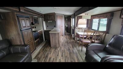 2015 KEYSTONE COUGAR 33 RES   - Photo 15 - Aurora, MO 65605