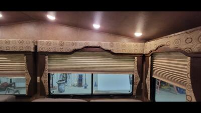 2015 Forest river Cedar creek 37bh   - Photo 24 - Aurora, MO 65605