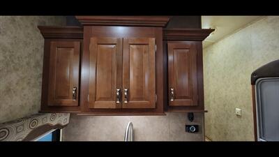 2015 Forest river Cedar creek 37bh   - Photo 14 - Aurora, MO 65605