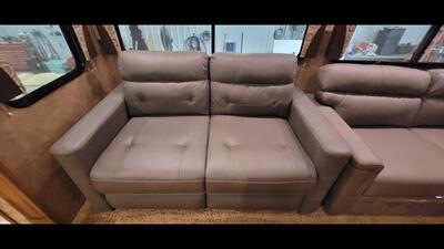 2015 Forest river Cedar creek 37bh   - Photo 25 - Aurora, MO 65605