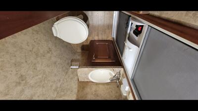 2015 Forest river Cedar creek 37bh   - Photo 34 - Aurora, MO 65605