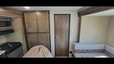 2019 DUTCHMEN COLEMAN 337BH   - Photo 20 - Aurora, MO 65605