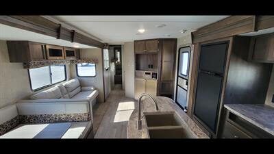 2019 DUTCHMEN COLEMAN 337BH   - Photo 13 - Aurora, MO 65605