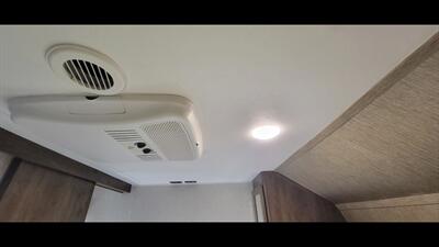 2019 DUTCHMEN COLEMAN 337BH   - Photo 45 - Aurora, MO 65605