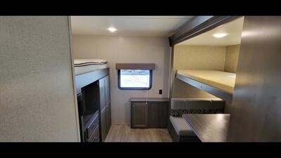 2019 DUTCHMEN COLEMAN 337BH   - Photo 27 - Aurora, MO 65605