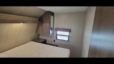 2019 DUTCHMEN COLEMAN 337BH   - Photo 40 - Aurora, MO 65605