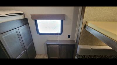 2019 DUTCHMEN COLEMAN 337BH   - Photo 30 - Aurora, MO 65605