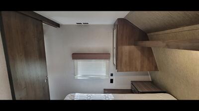 2019 DUTCHMEN COLEMAN 337BH   - Photo 43 - Aurora, MO 65605