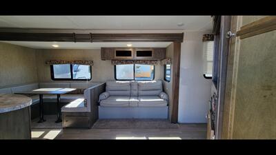 2019 DUTCHMEN COLEMAN 337BH   - Photo 11 - Aurora, MO 65605