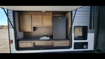 2019 DUTCHMEN COLEMAN 337BH   - Photo 10 - Aurora, MO 65605