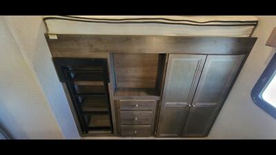 2019 DUTCHMEN COLEMAN 337BH   - Photo 31 - Aurora, MO 65605