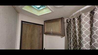 2019 DUTCHMEN COLEMAN 337BH   - Photo 38 - Aurora, MO 65605