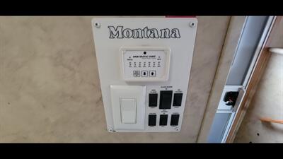 2009 KEYSTONE MONTANA 3075RL   - Photo 47 - Aurora, MO 65605