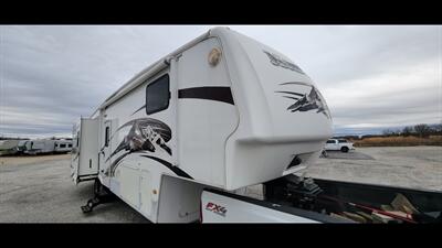 2009 KEYSTONE MONTANA 3075RL   - Photo 3 - Aurora, MO 65605